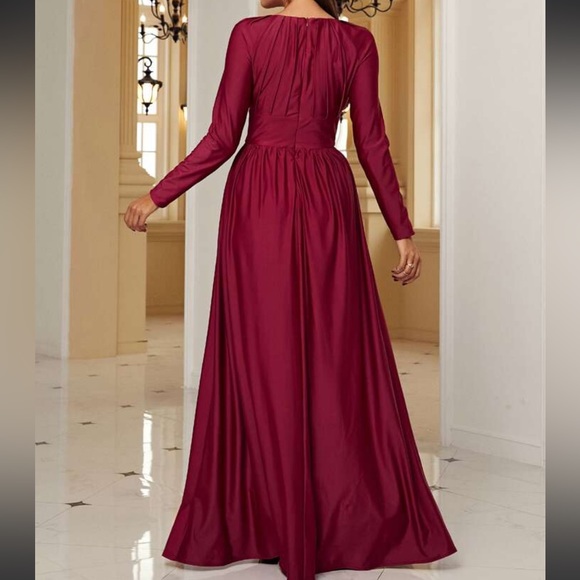 Burgundy Pleated Cutout Long Sleeve Elegant Maxi Dress - Picture 3 of 8
